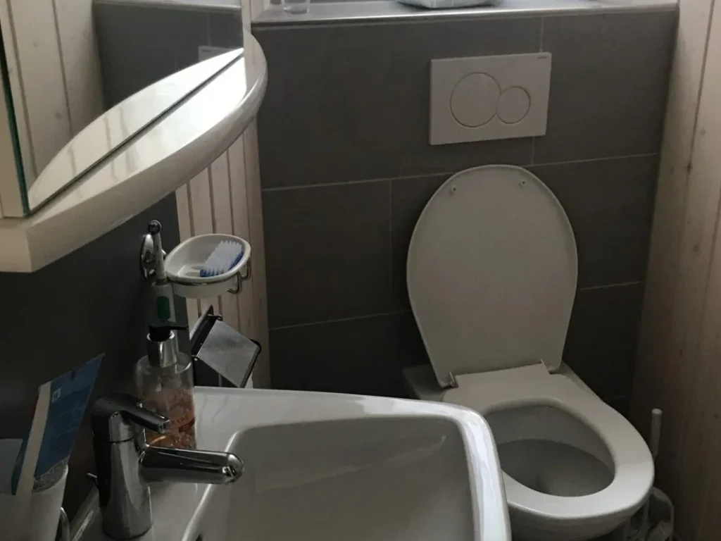 WC-Lavabo-scaled-r0tmfh62pwksdnc9fpycclyd75wm06nsremehwrqac